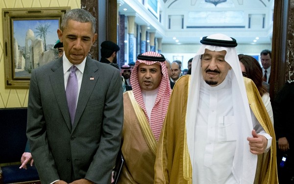 Obama en compagnie du roi Salmane. D. R.